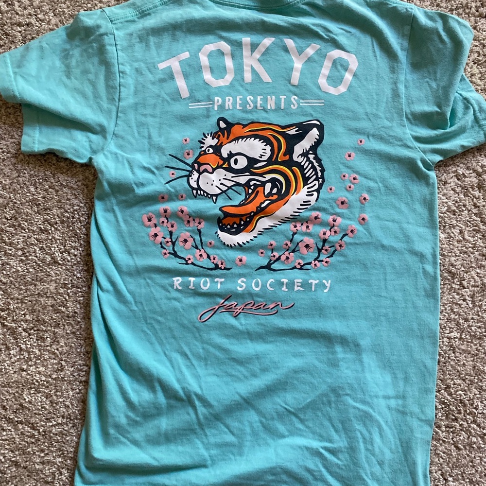 SUPER COOL teens brand t-shirt. Great for any age or gender!